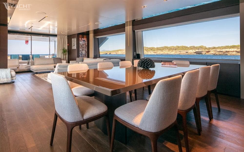 Custom Line Navetta 33 M/Y ON – Essbereich